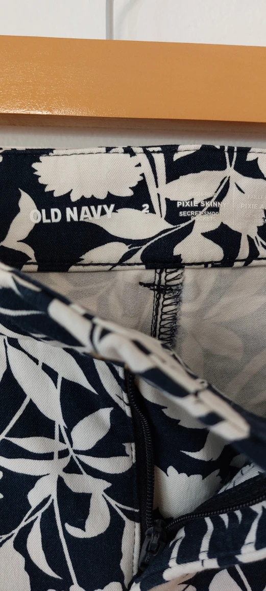 Old Navy Pixie Skinny Pants - Size 2 - photo 2