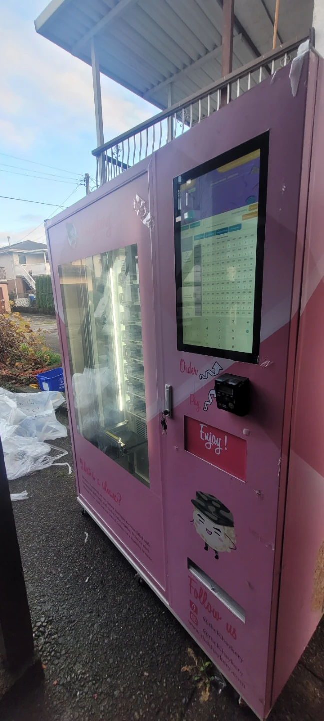 TRADE Touchscreen Vending Machine - photo 4