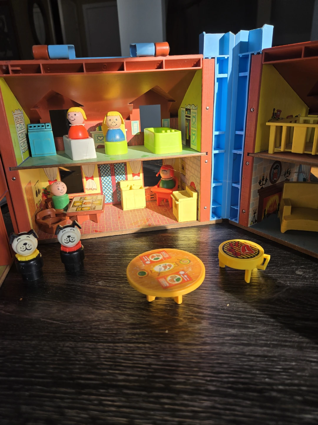 Vintage Fisher-Price Dollhouse with Little People - photo 3