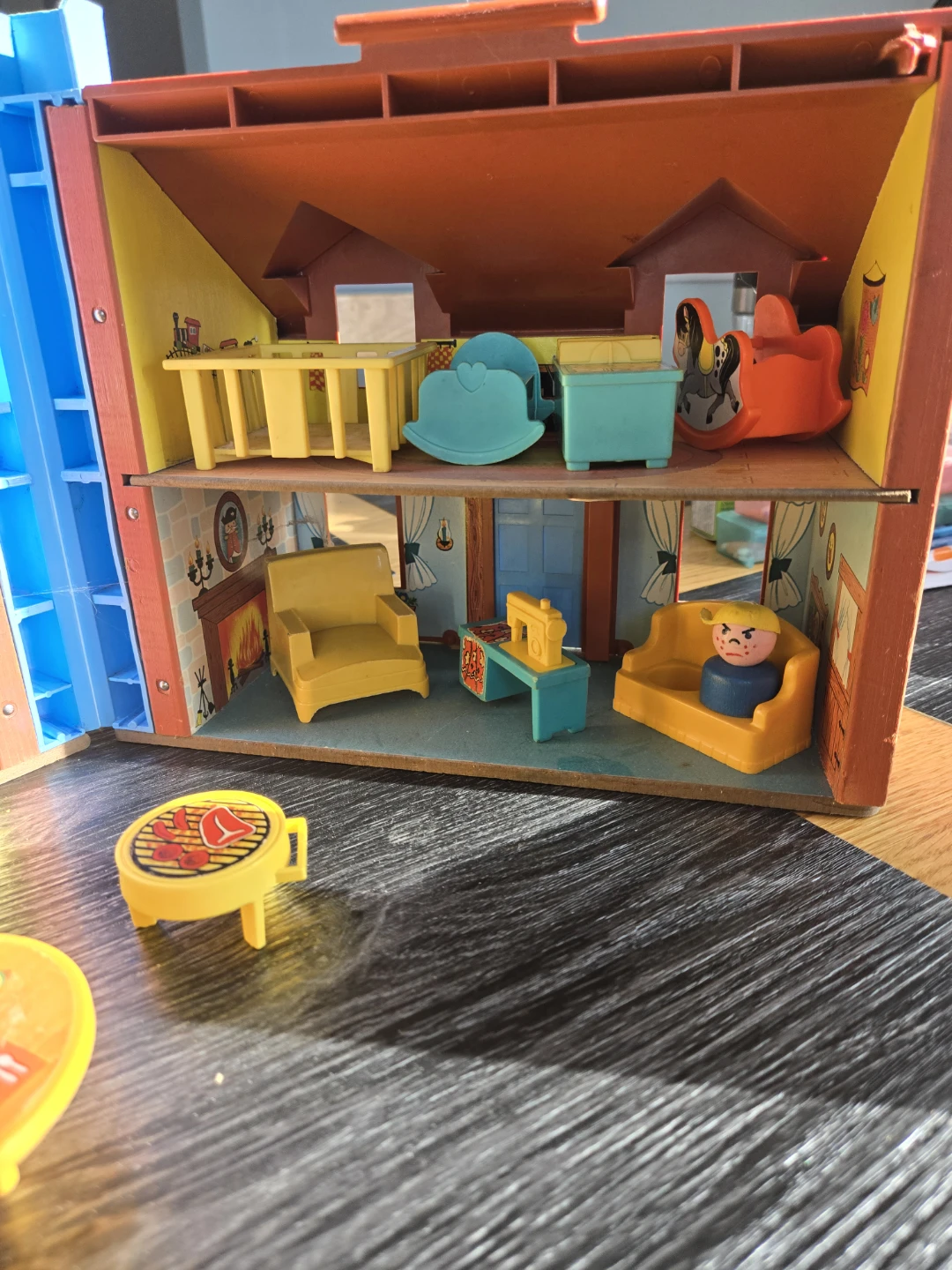 Vintage Fisher-Price Dollhouse with Little People - photo 4