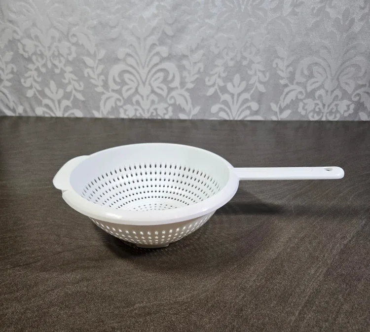White Plastic Colander image indicator(3)