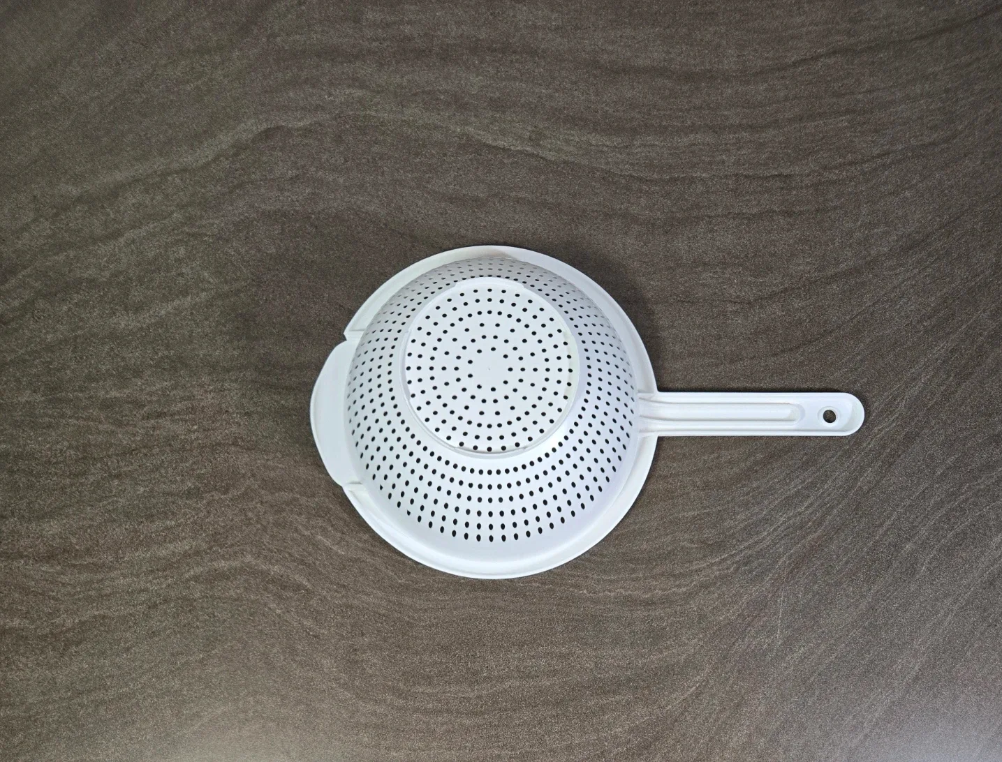 White Plastic Colander image indicator(4)