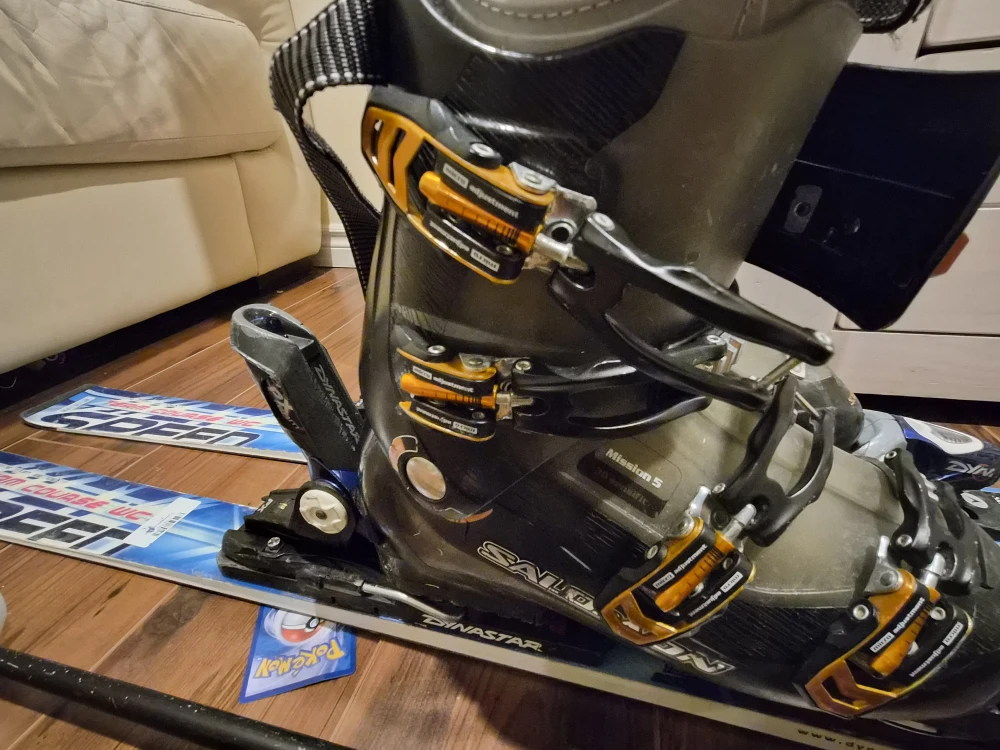 Salomon Mission 5 Ski Boots & Dynastar Skis - photo 2