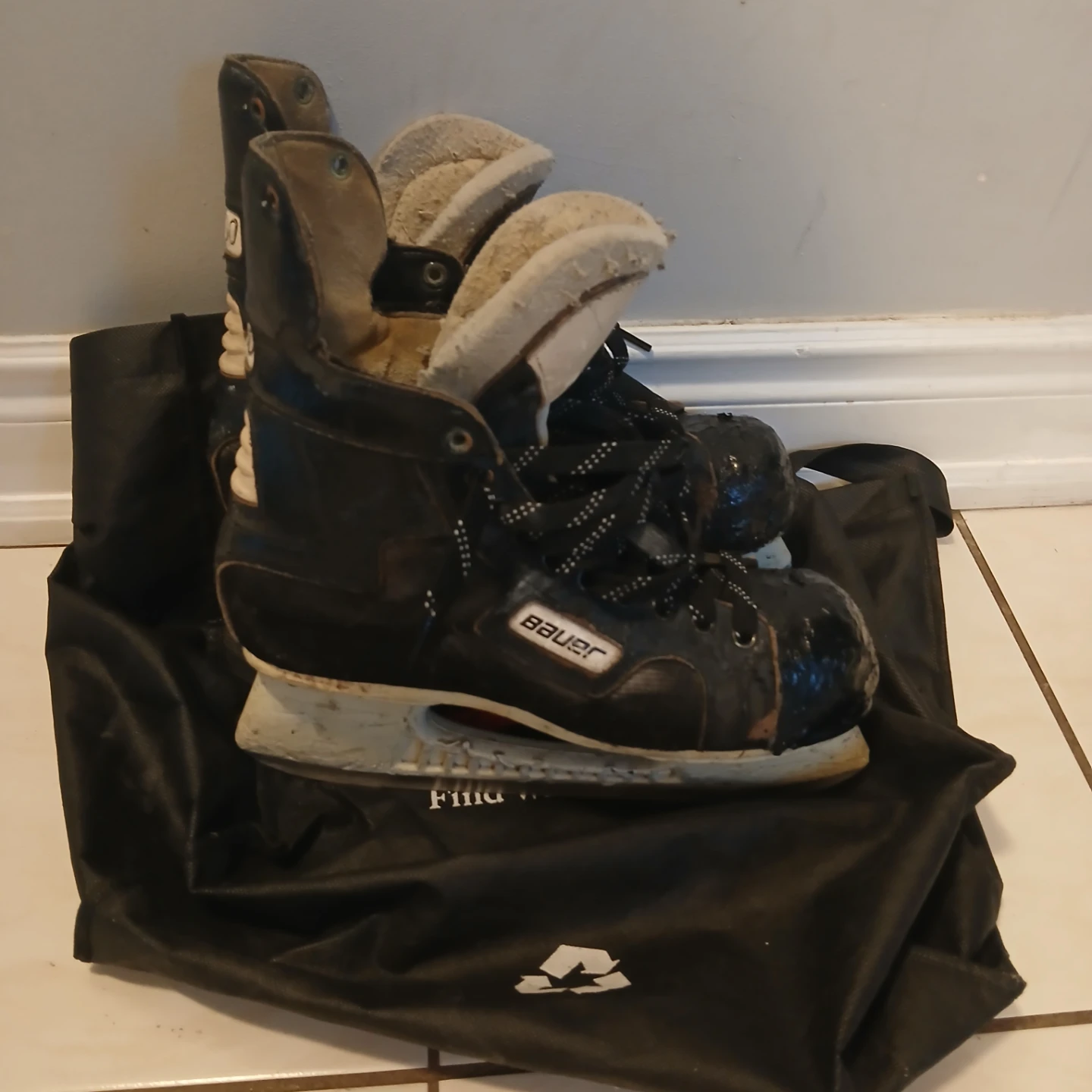 Bauer 2000 Hockey Skates Size 9.5 D # Cleanout