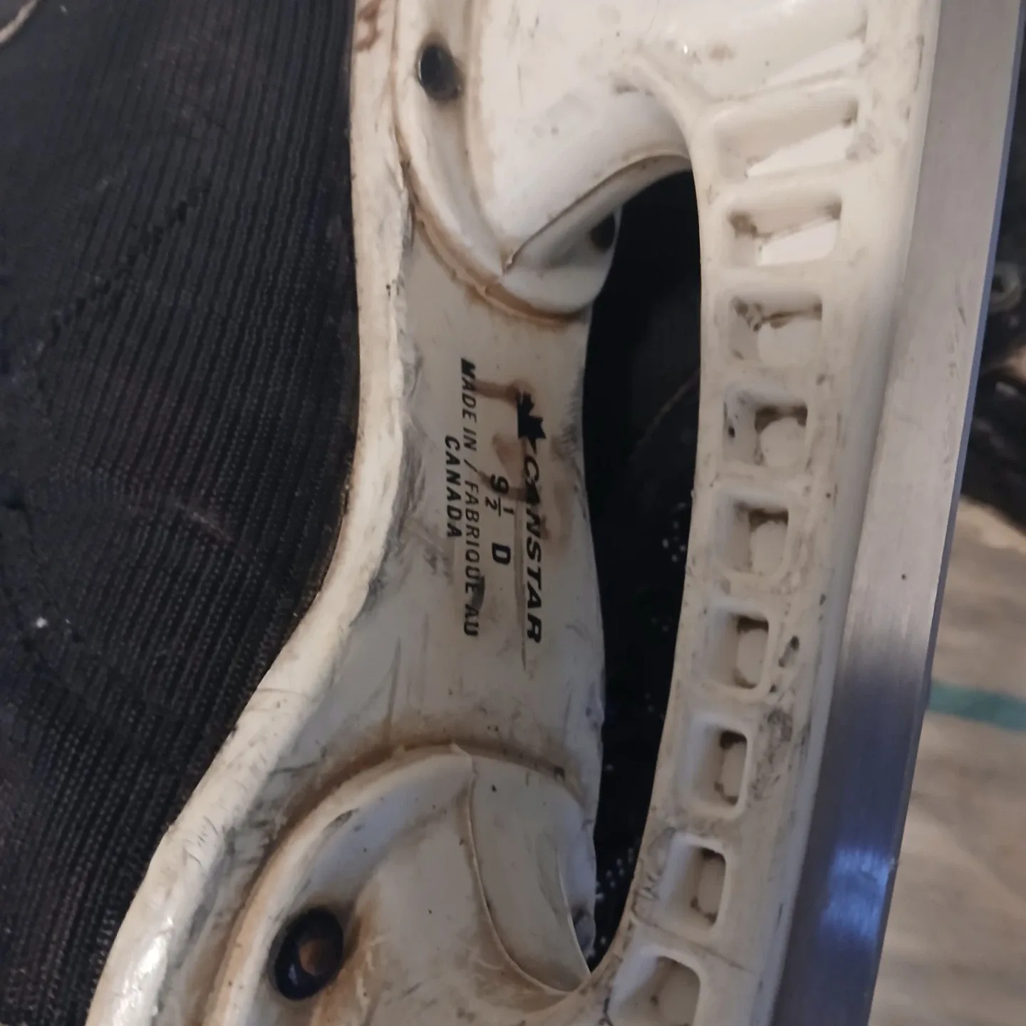 Bauer 2000 Hockey Skates Size 9.5 D # Cleanout image indicator(3)