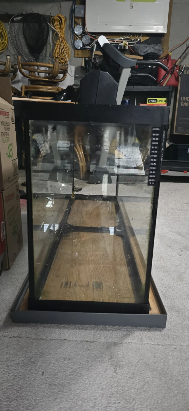 Large Fish Tank with Light - photo 2