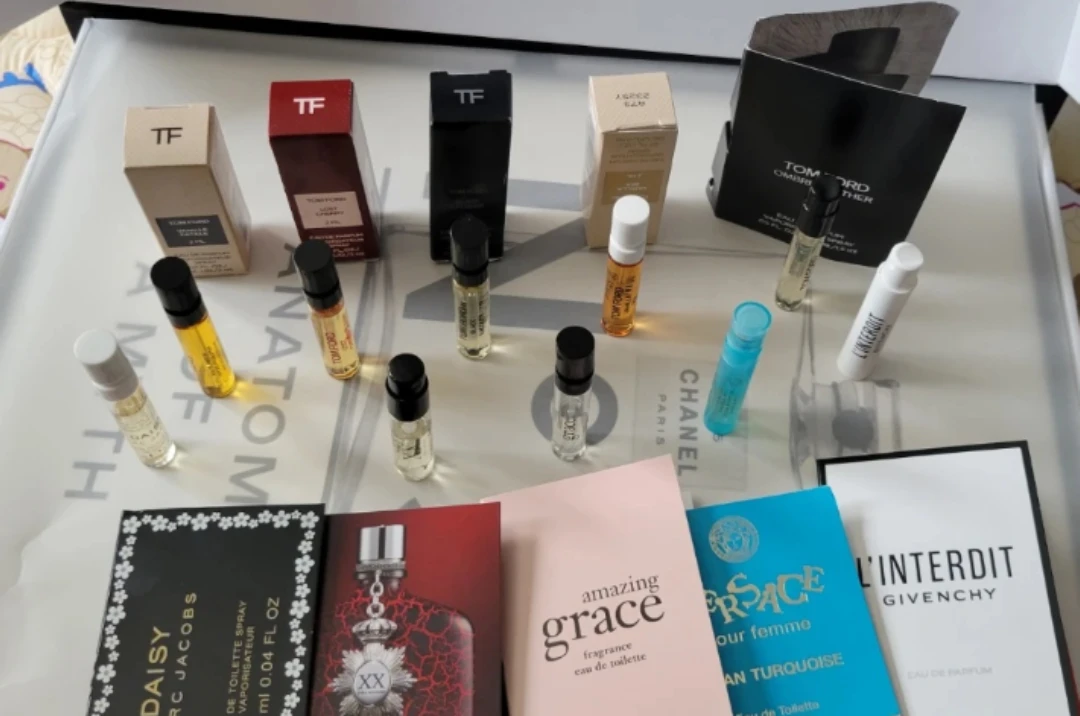 Variety of Fragrance Sample Vials - Tom Ford, Versace, More! - photo 2