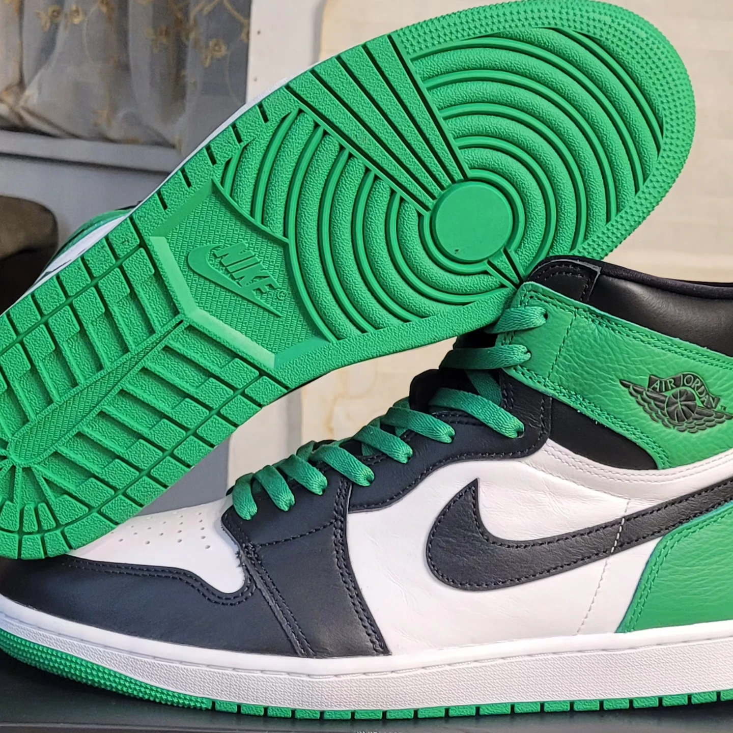 Nike Air Jordan 1 Retro High Lucky Green