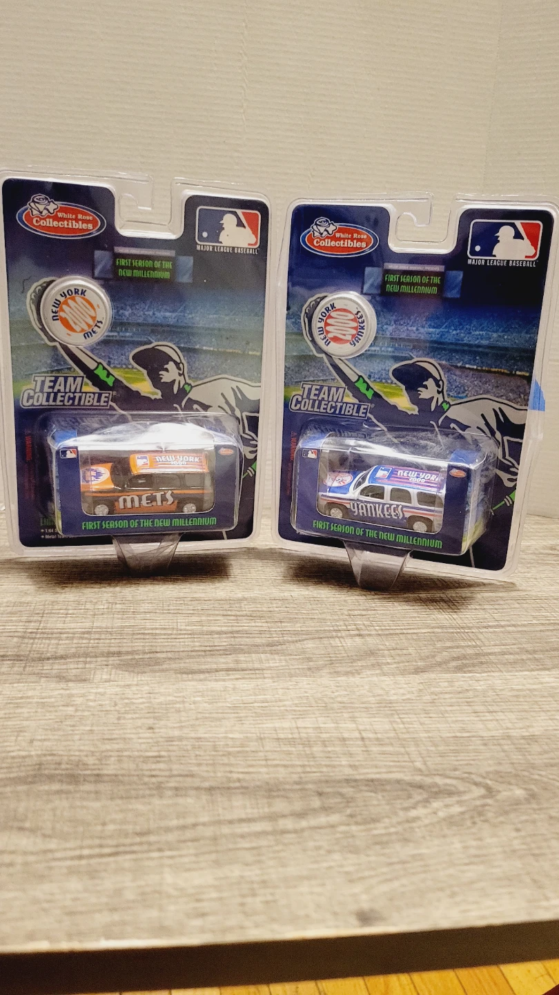 MLB Team Collectibles - Mets & Yankees - 2000
