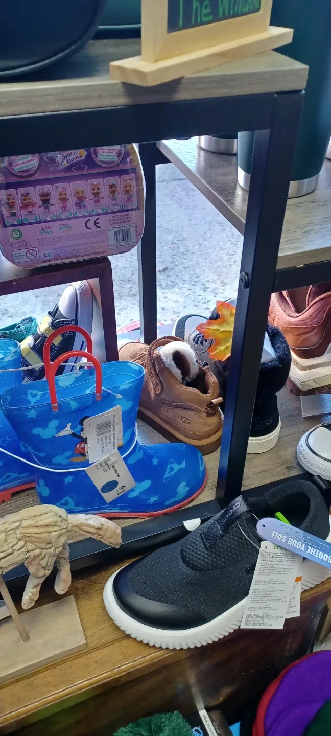 Kids' UGG boots, converse sneakers, and rainboots image indicator(2)