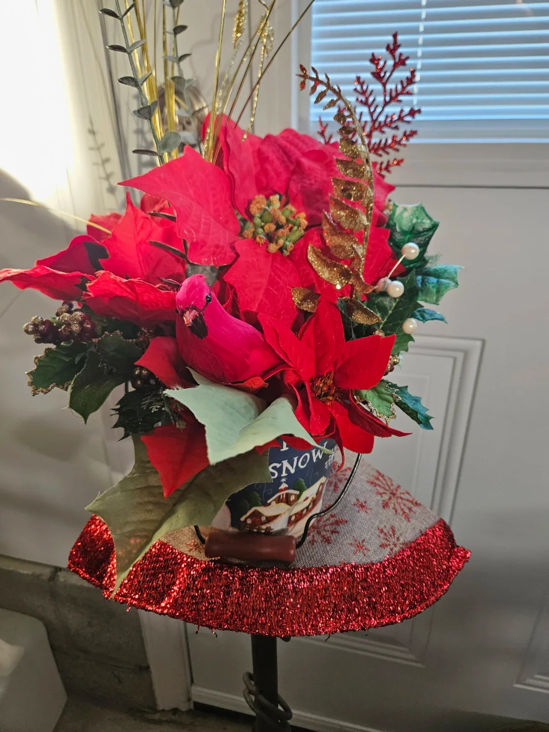Christmas Floral Arrangement, tin let ot snow image indicator(2)