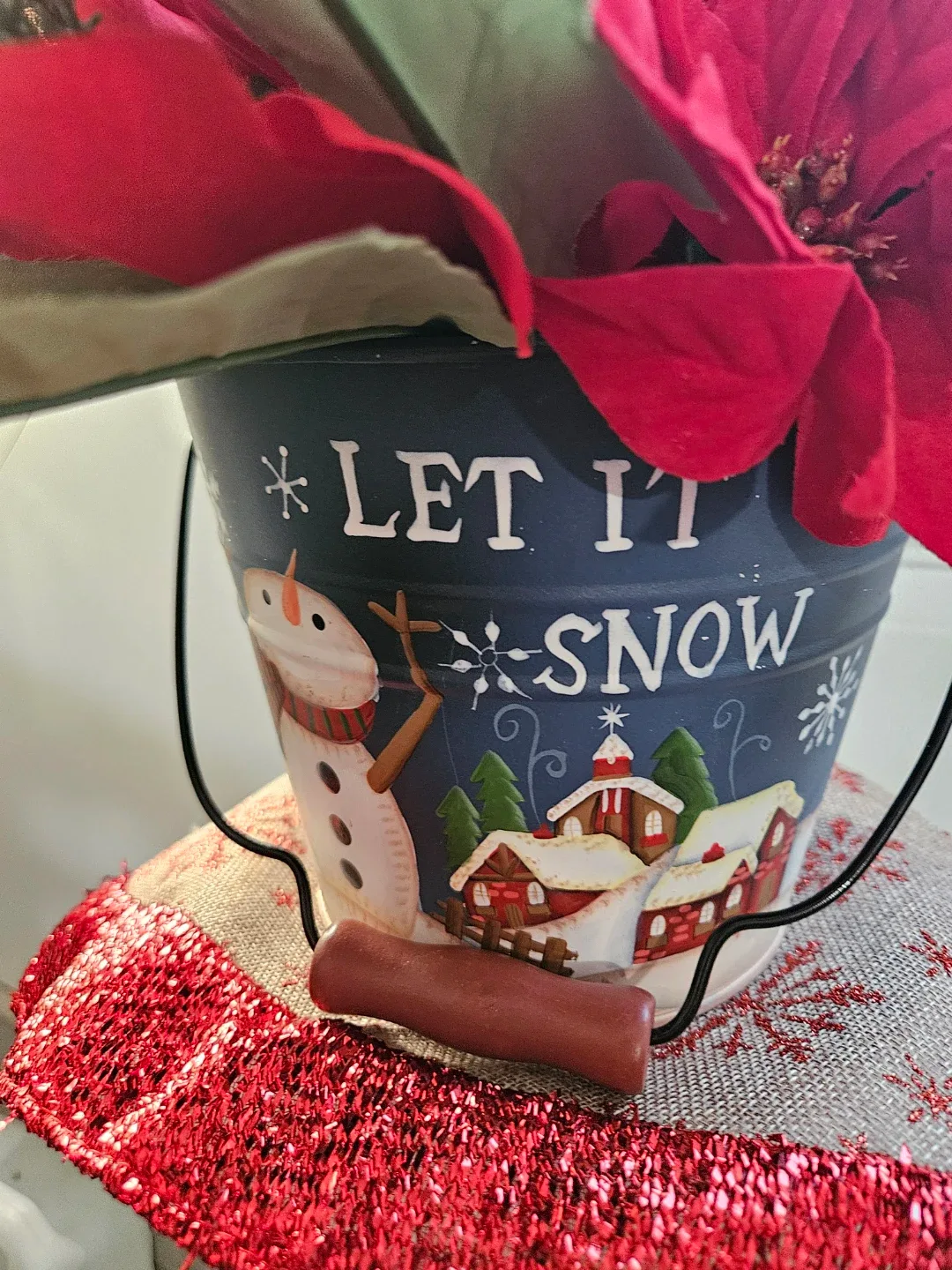 Christmas Floral Arrangement, tin let ot snow image indicator(4)