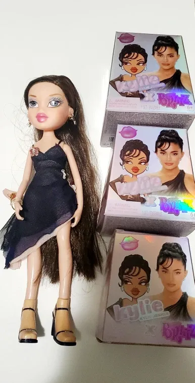 Bratz Ice Skating Dana + Mini Bratz