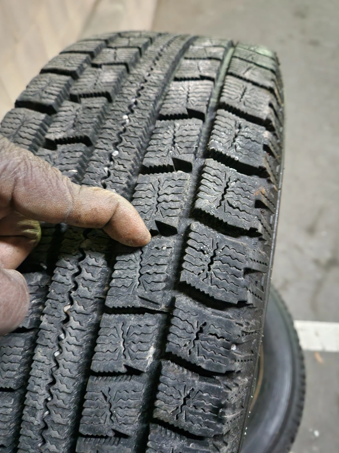 Winter Tire nitto 205/60R16