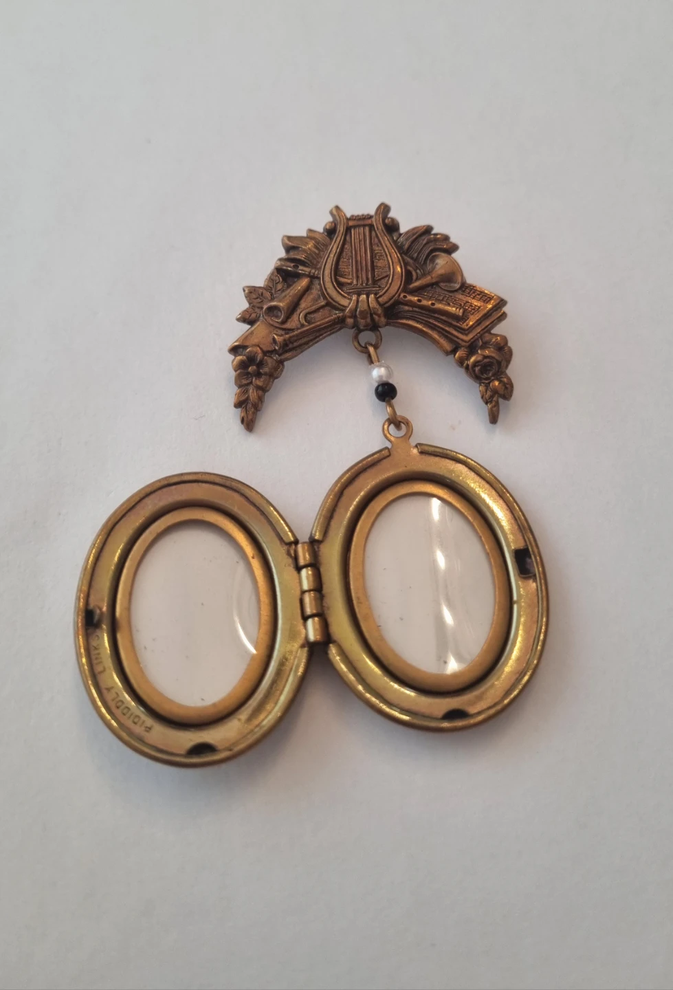 Signed Musically Themed Dangling Locket Brooch Pin - photo 4