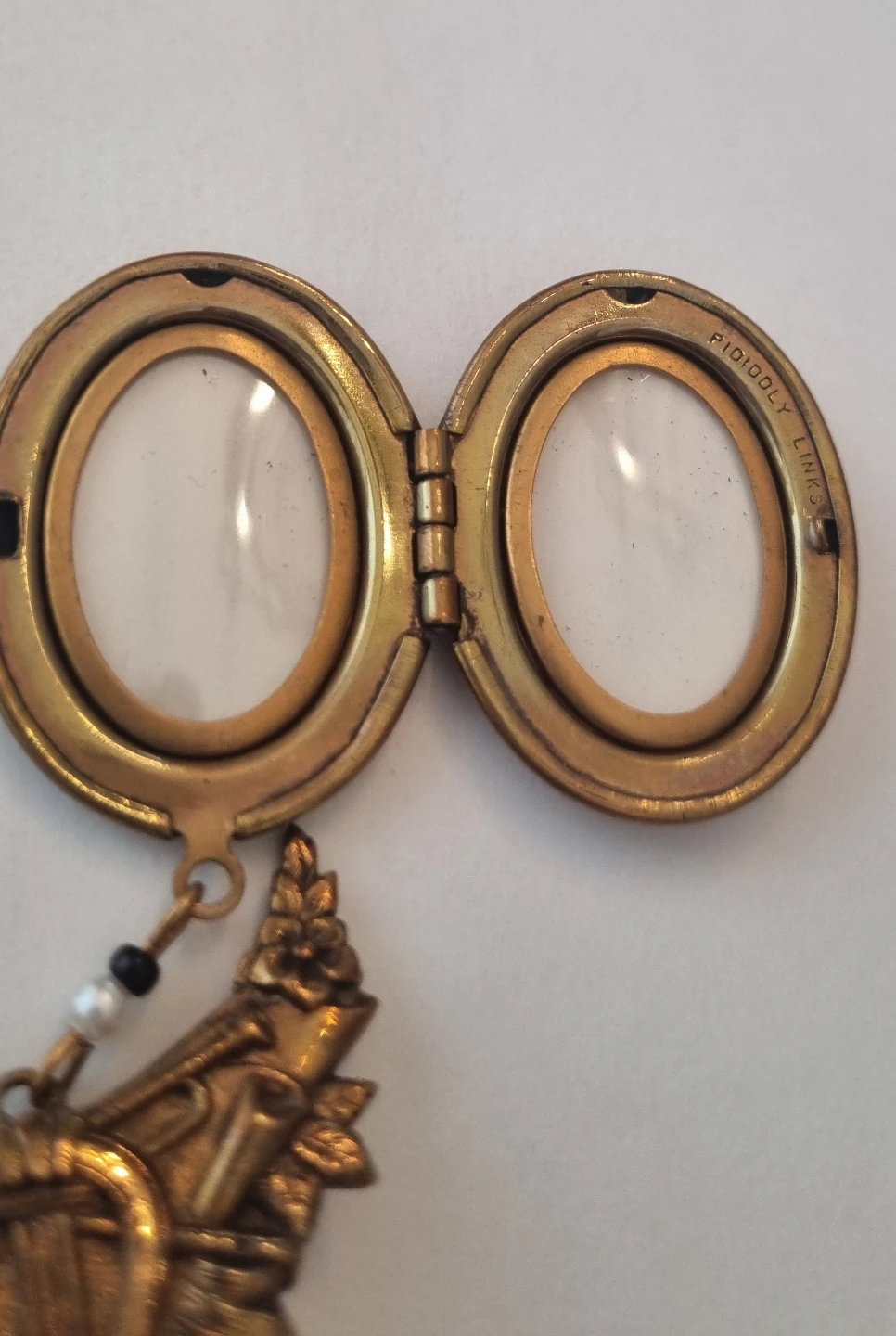 Signed Musically Themed Dangling Locket Brooch Pin - photo 5