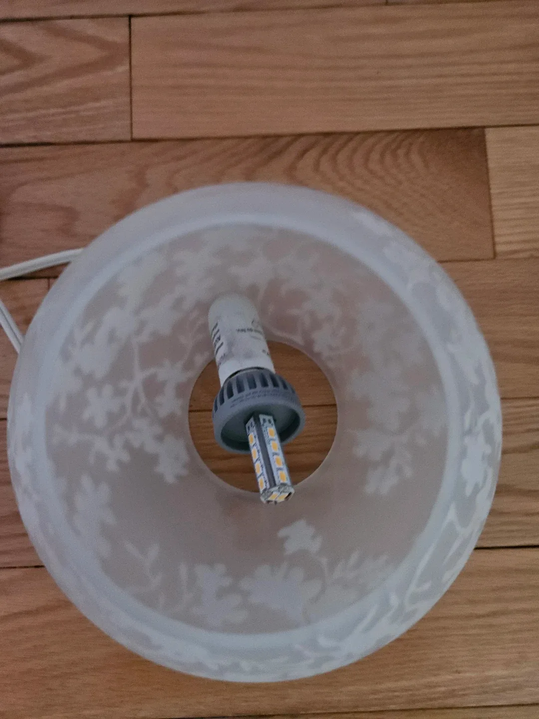 Floral Patterned Glass Shade Table Lamp image indicator(3)