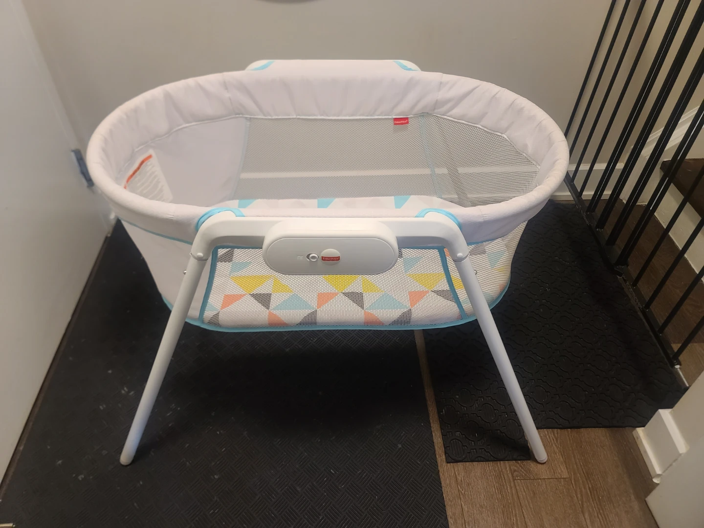 Fisher-Price Soothing Motions Bassinet - photo 3