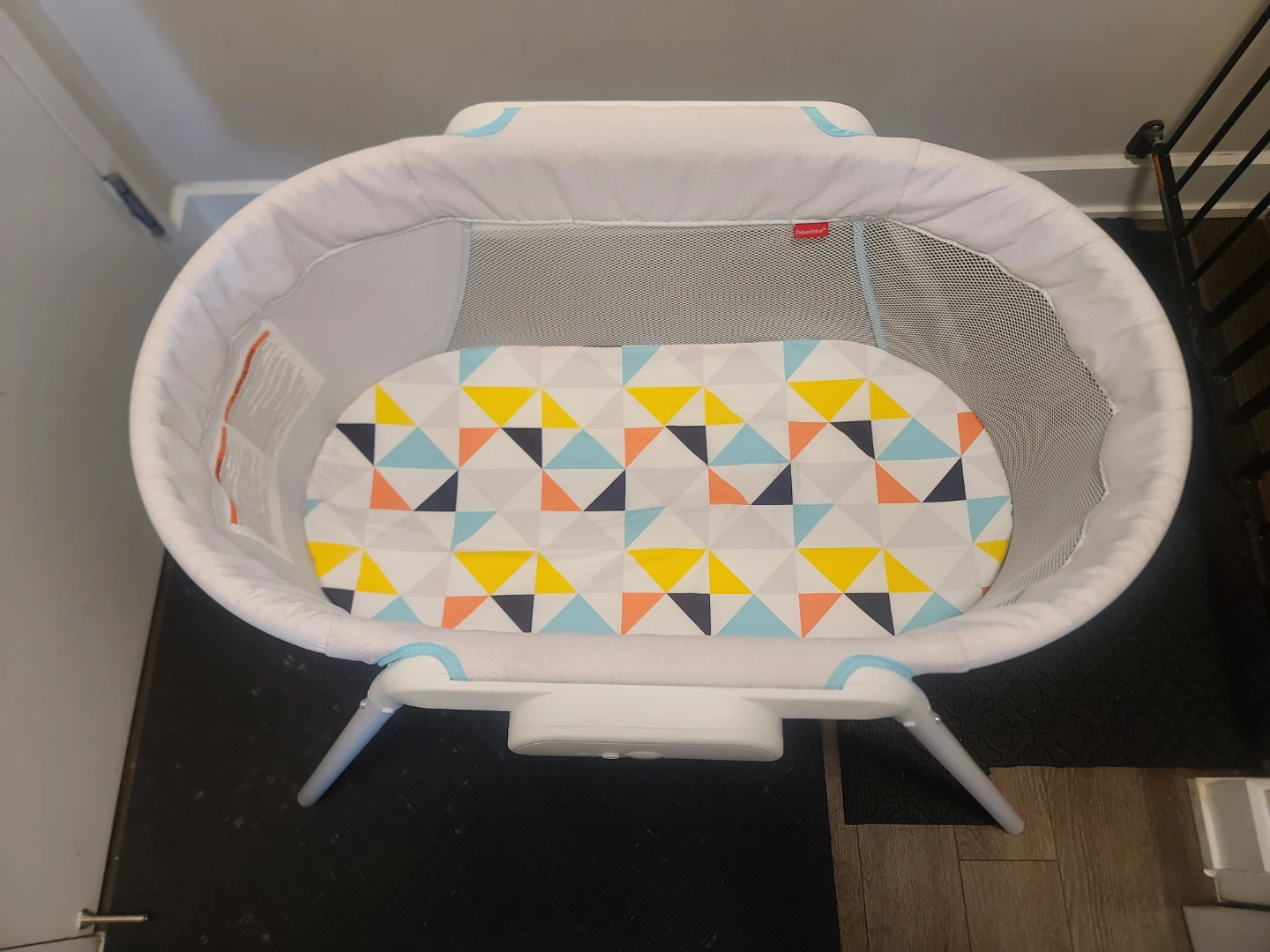 Fisher-Price Soothing Motions Bassinet - photo 4