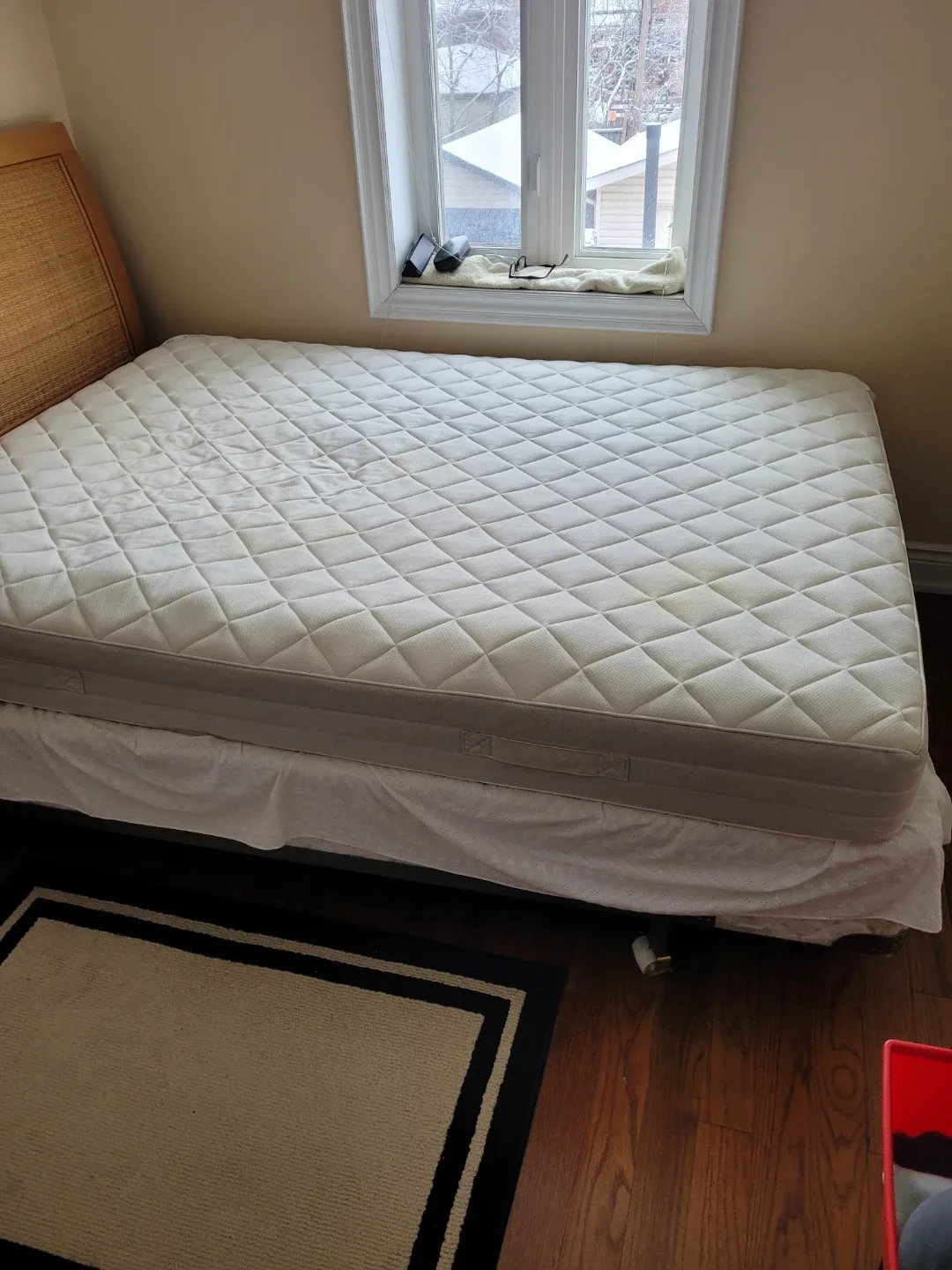 PIER ONE Queen mattresses and bedframe image indicator(2)