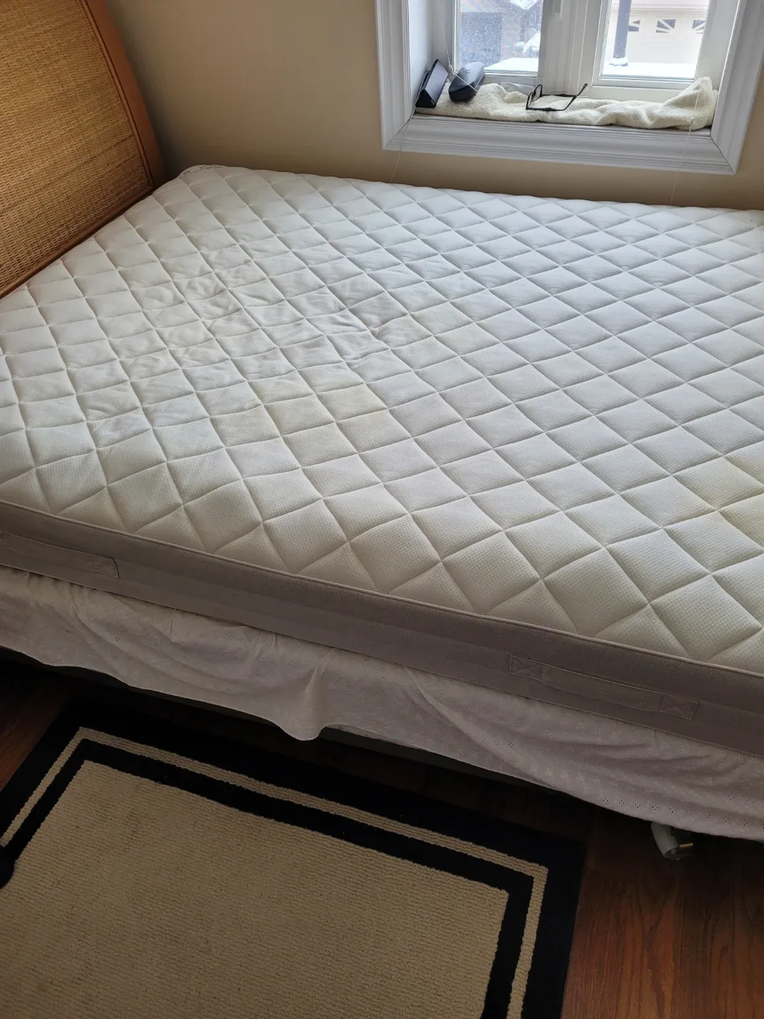 PIER ONE Queen mattresses and bedframe image indicator(3)