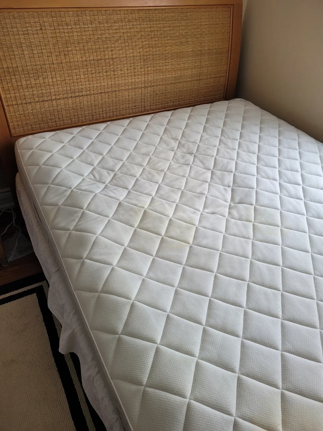 PIER ONE Queen mattresses and bedframe image indicator(5)