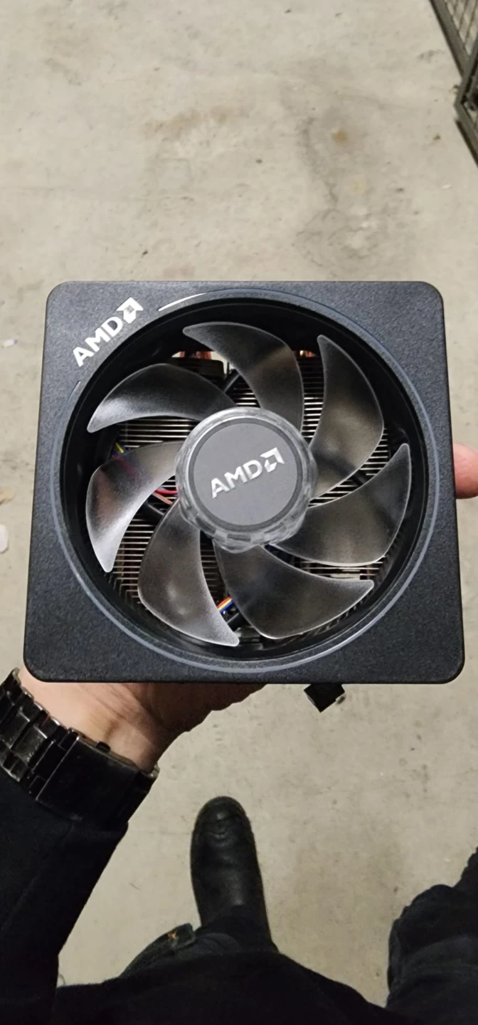 AMD CPU Cooler with rgb