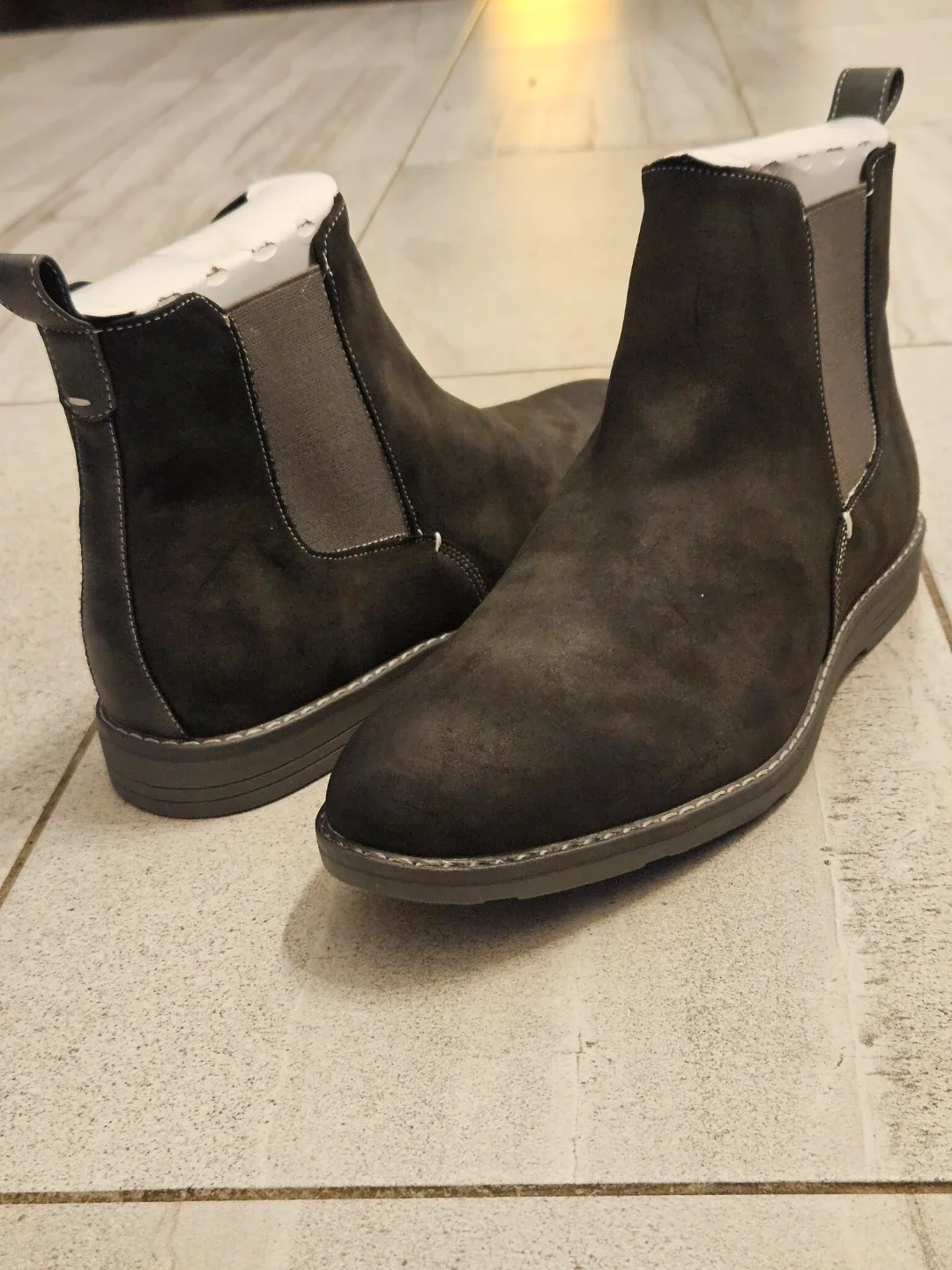 Kenneth Cole Reaction Chelsea Boot - Size 10 image indicator(2)