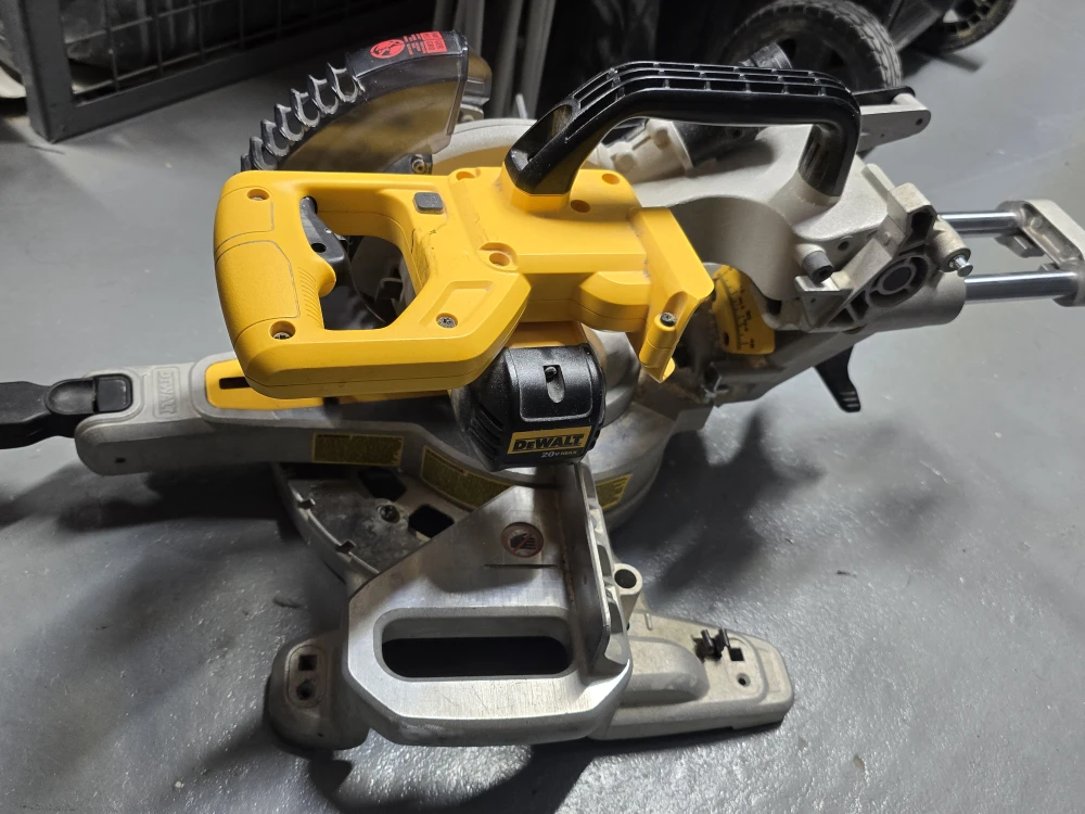 DeWalt Compound Miter Saw - photo 3