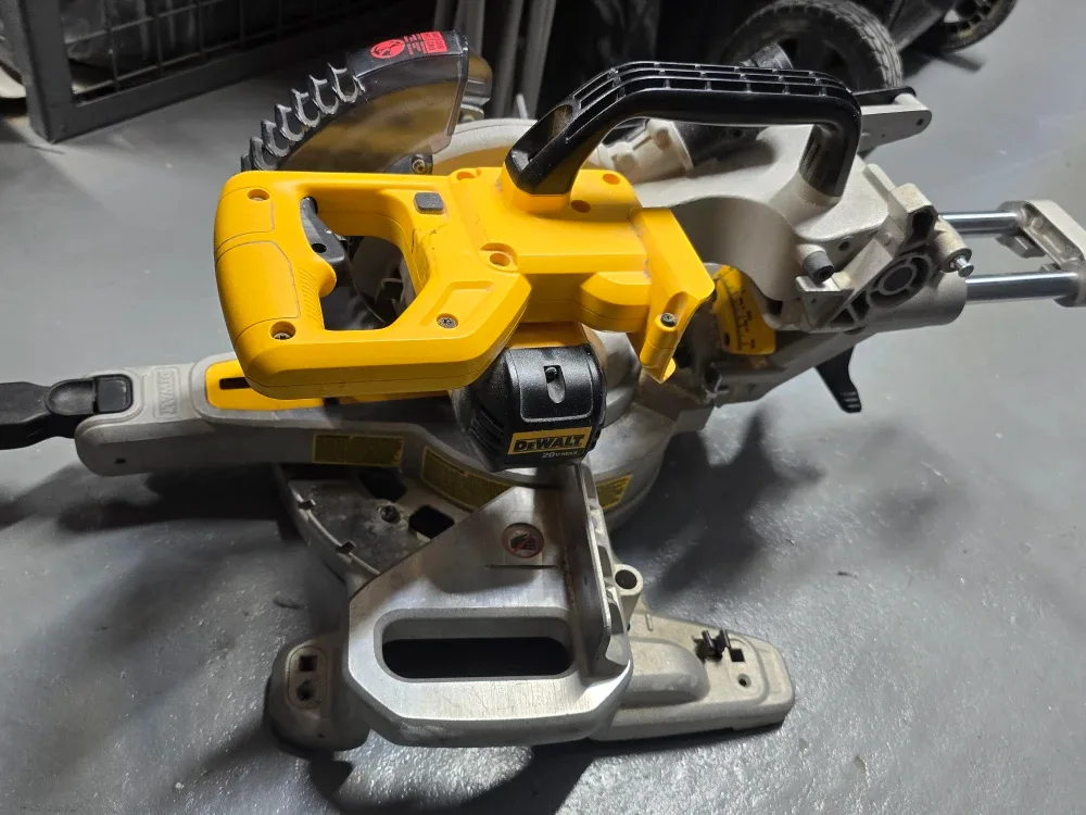 DeWalt Compound Miter Saw image indicator(3)