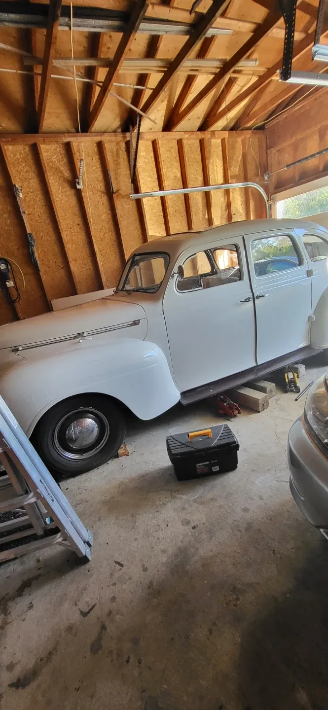 Vintage White Sedan Car image indicator(4)