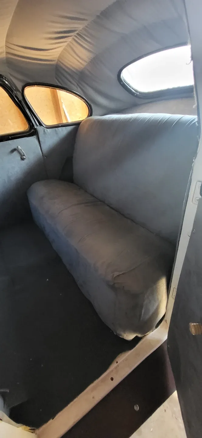 Vintage White Sedan Car image indicator(5)