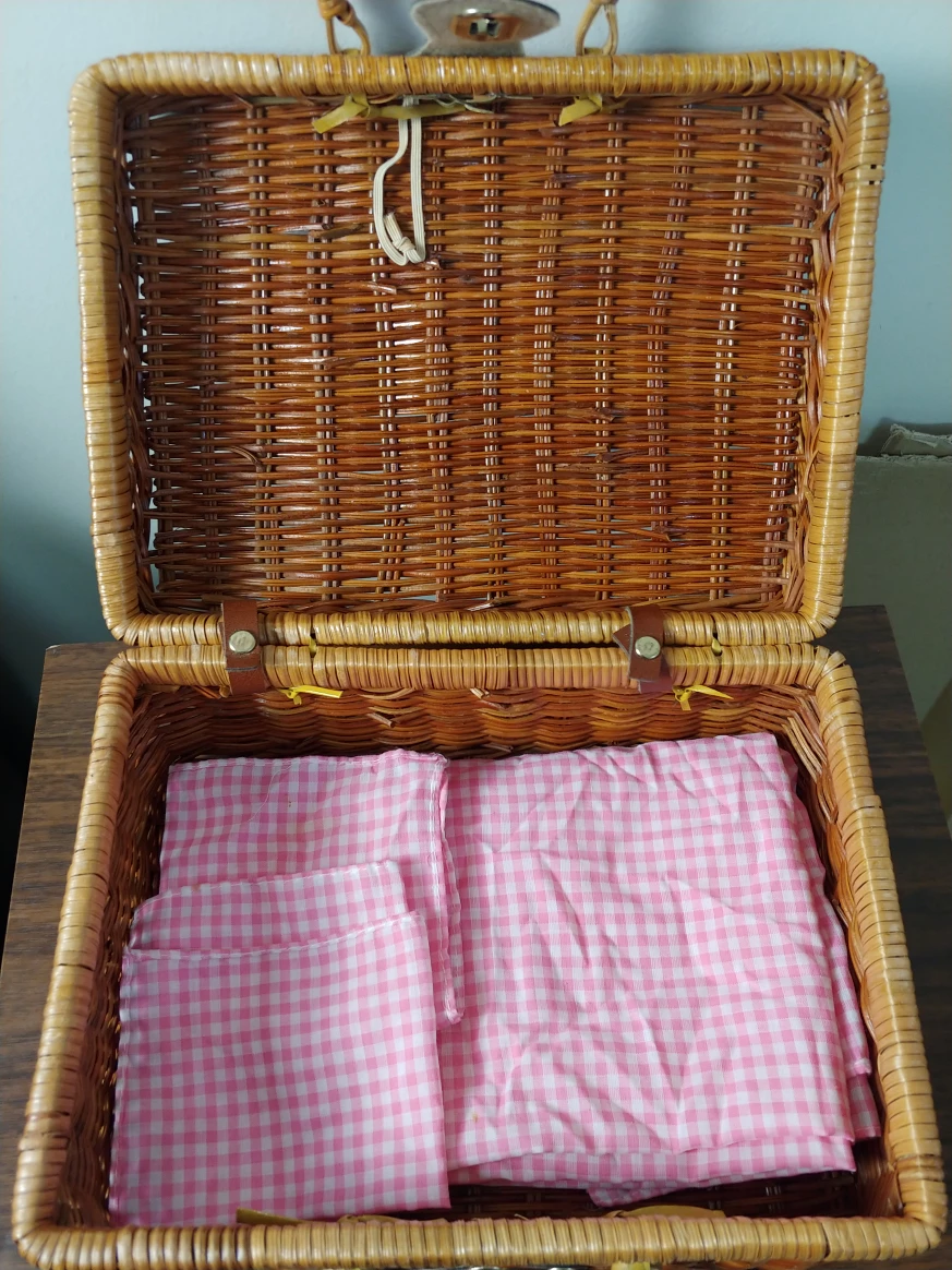 Vintage Strawberry Tea Set in Wicker Basket - photo 3