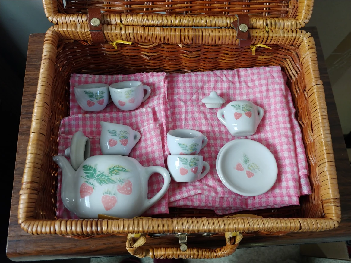 Vintage Strawberry Tea Set in Wicker Basket - photo 4