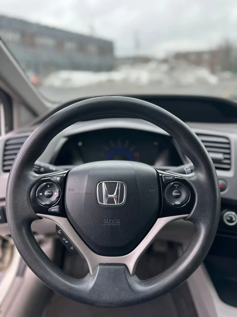 White Honda Civic Sedan image indicator(7)