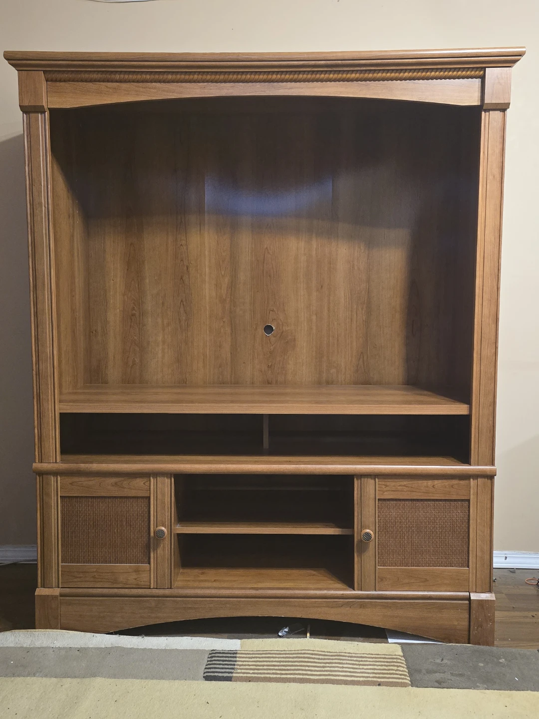 Entertainment center