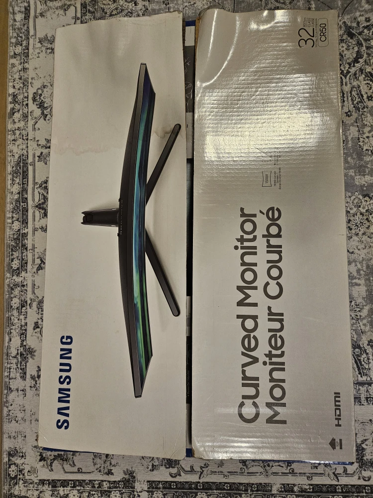 Samsung 32" Curved Monitor & Logitech Keyboard - photo 3