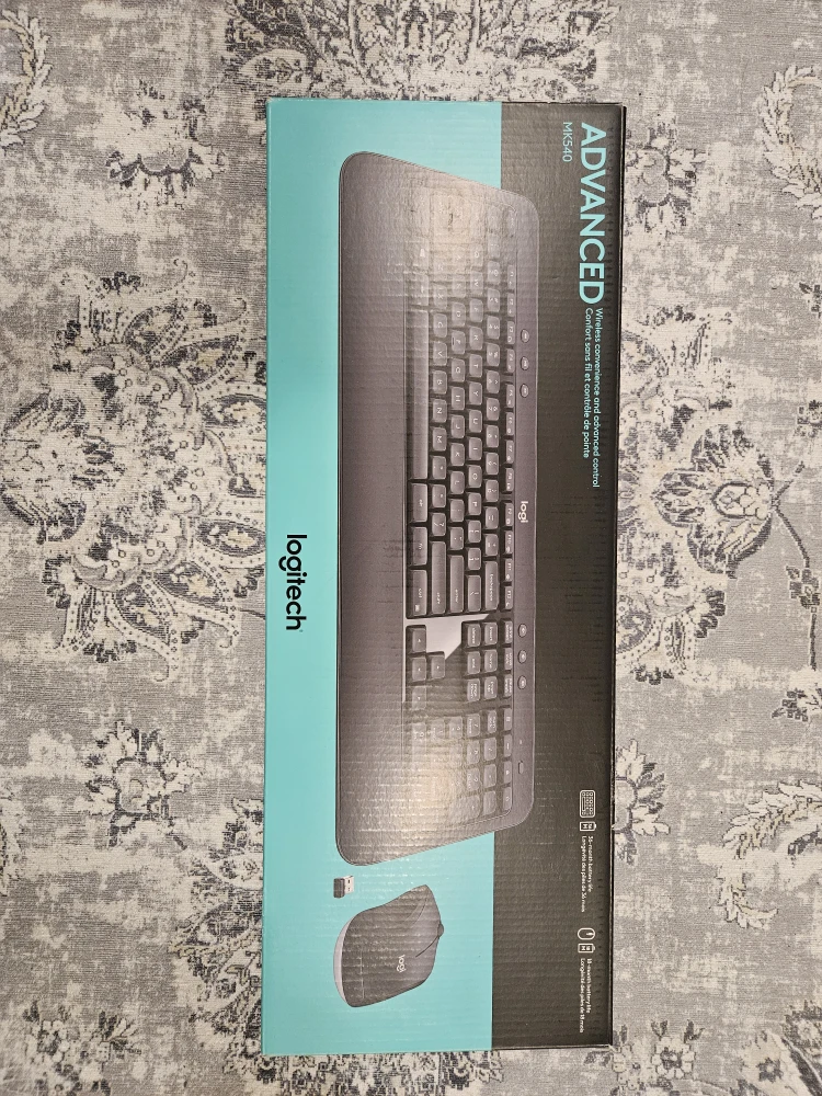 Samsung 32" Curved Monitor & Logitech Keyboard - photo 4