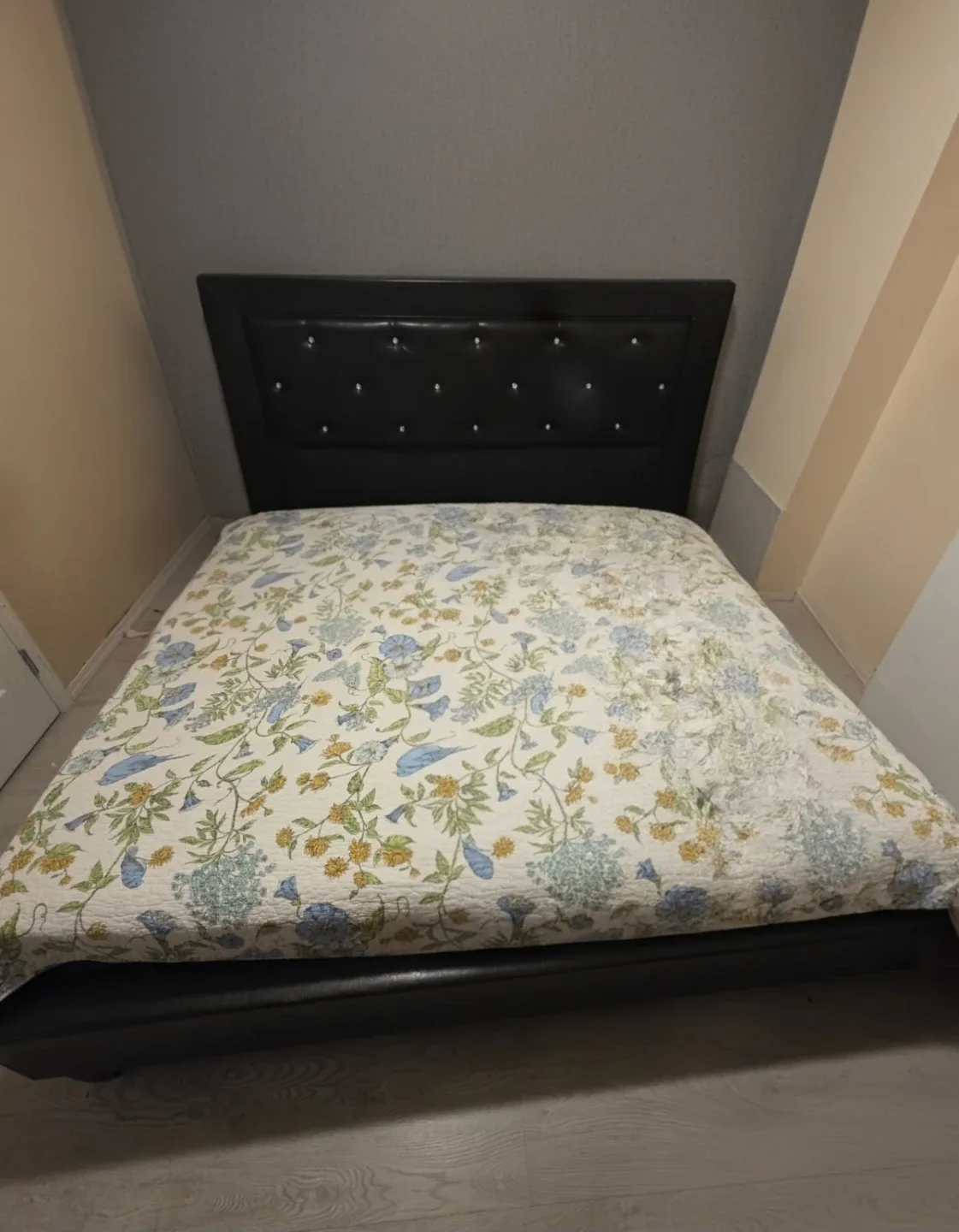 Kimg Size Bed Frame with Headboard