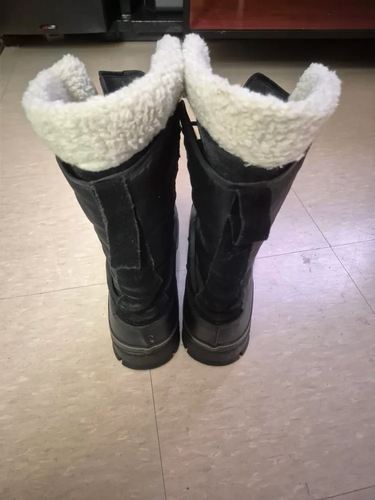 BLACK WINTER BOOTS with FAUX FUR image indicator(2)