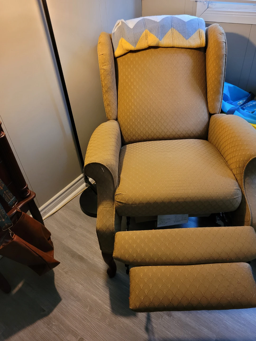 Comfortable Armchair Recliner - Great Condition! - photo 2
