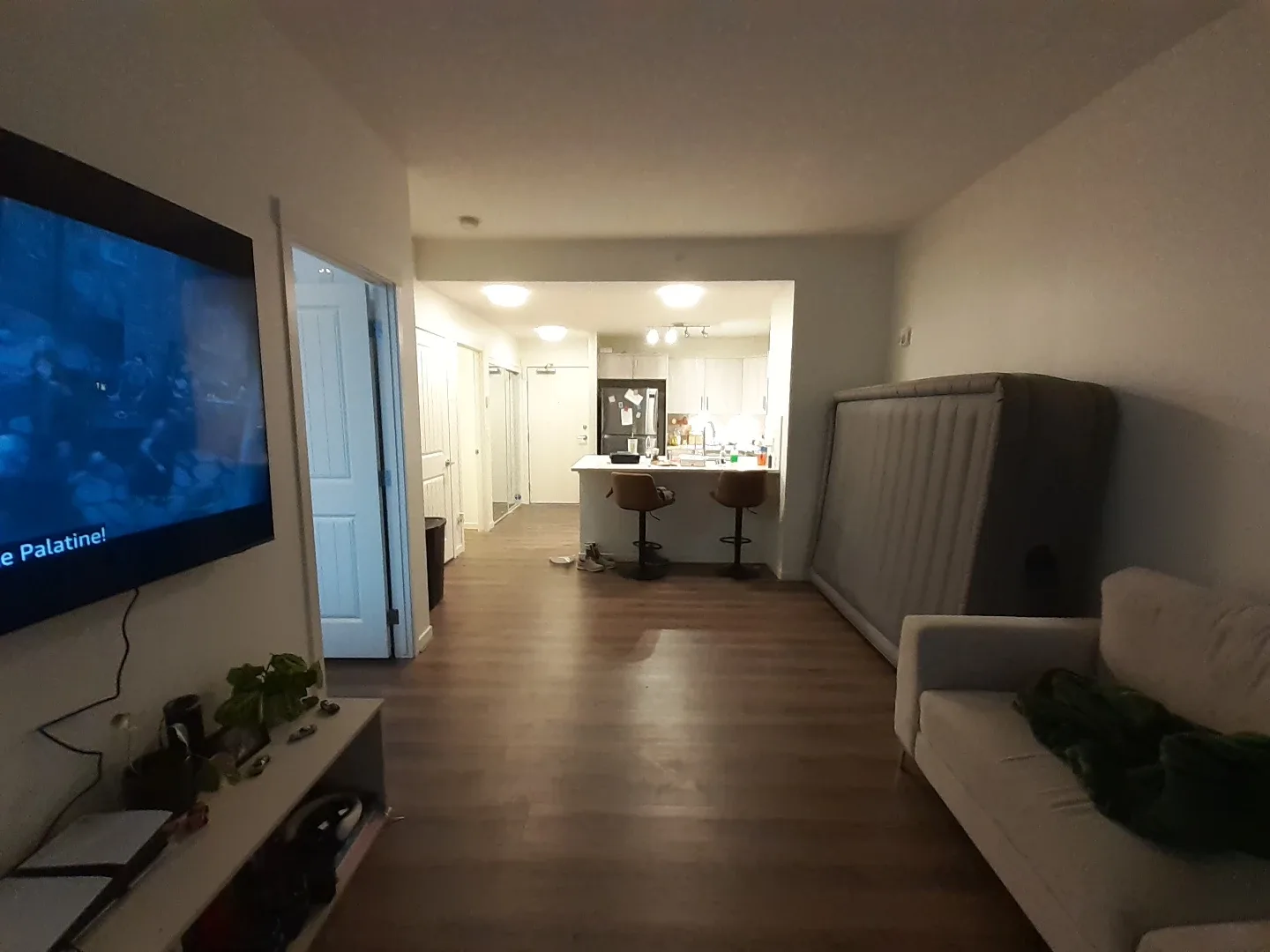 High rise apartment for rent image indicator(3)