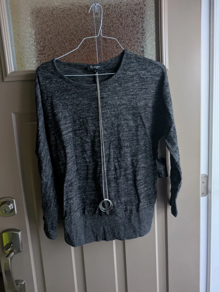 BNWT Womens sz sm sweater w/ necklace