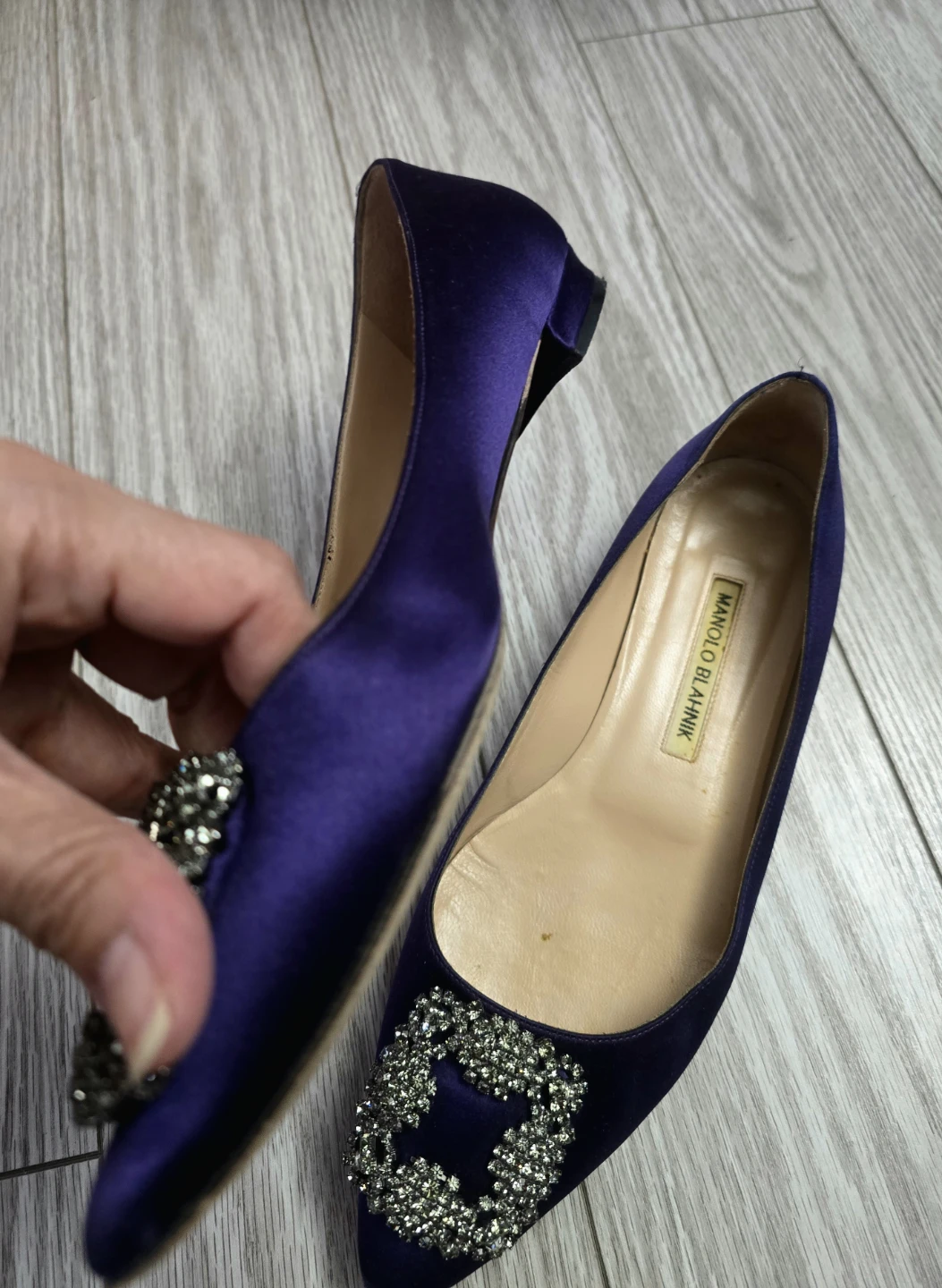 Authentic Manolo Blahnik Purple Flats - photo 3