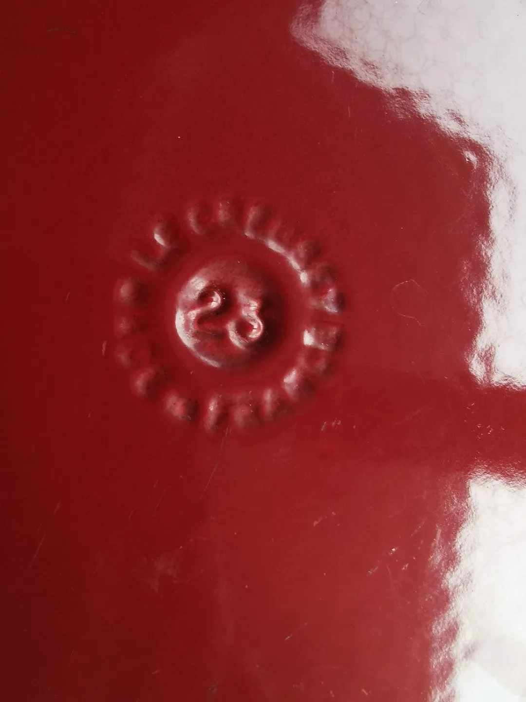 Le Creuset Cast Iron Skillet image indicator(7)