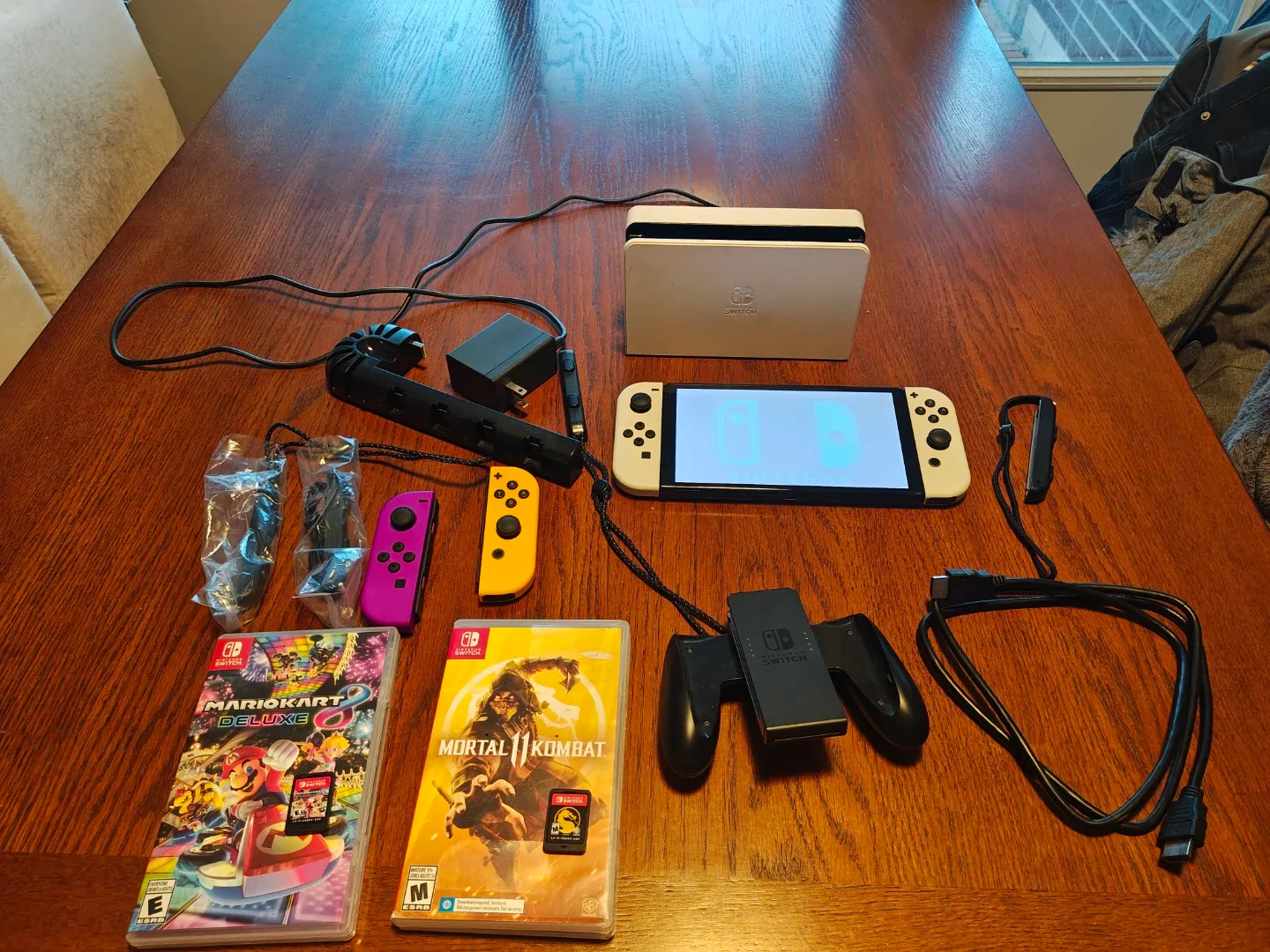 Nintendo Switch OLED Model with Games image indicator(3)