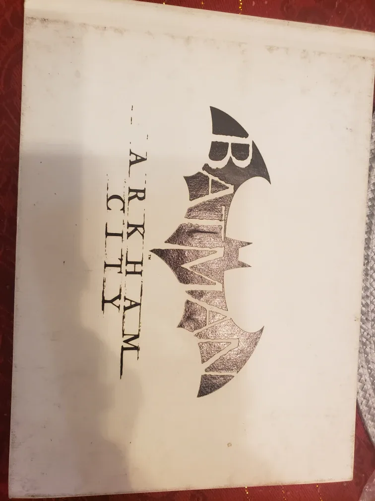 Batman Arkham City Collectible Art Book & PS3 Game