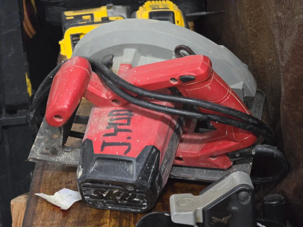 Skil Circular Saw - 13 Amp image indicator(2)