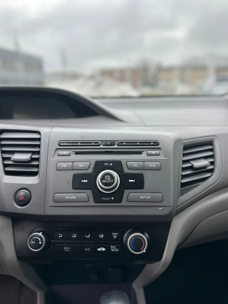 White Honda Civic Sedan image indicator(8)