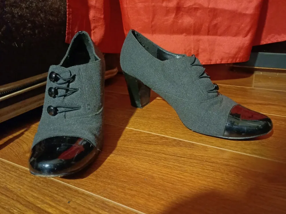 #Cleanout Naturalizer Gray Heels, Size 9.5